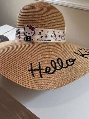 Source Unknown Hello Kitty Tan Straw Sun Hat with White Character Band